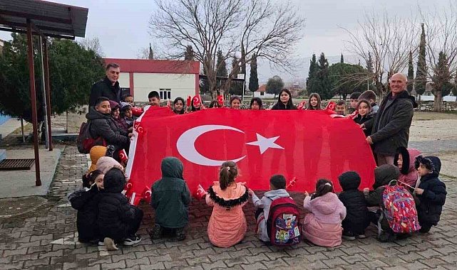 Sarıgöl'de okullarda 'Bayrağımıza saygı ve sevgi' etkinliği