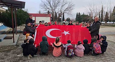 Sarıgöl'de okullarda 'Bayrağımıza saygı ve sevgi' etkinliği