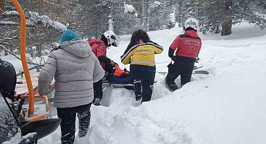 Sarıkamış'ta düşerek ayağını kıran kadının imdadına JAK ekipleri yetişti