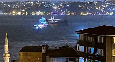 Sarıyer açıklarında kurtarılan gemi bu sefer İstanbul Boğazı'nda fırtınada savruldu