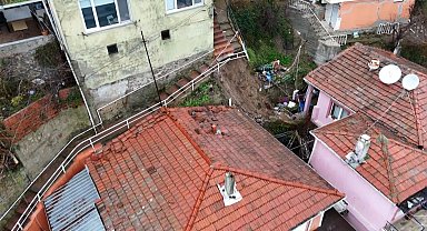 Sarıyer'de 4 binadaki 31 vatandaş tahliye edildi, çöken merdiven havadan görüntülendi