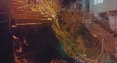 Sarıyer'de yağış nedeniyle bina yanındaki merdivenler çöktü: Mahalleli sokağa döküldü