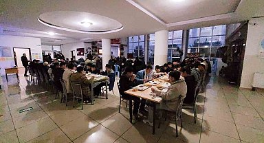 Şehit Özkan Özendi Anadolu İmam Hatip Lisesi'nden açık öğretim öğrencilerine iftar