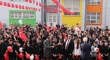 Şehitlik Ortaokolu, tabuta sığmayan şehit Selçuk Paker'in annesini konuk etti