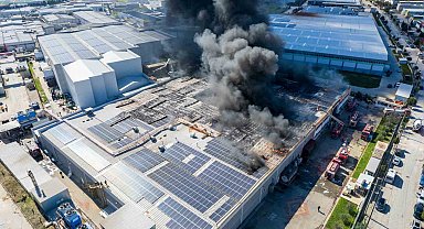 Şekerleme fabrikasındaki yangın dronla görüntülendi