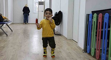 Serebral palsili Eren'in ailesine umut olan ilk adımları yüzleri güldürdü