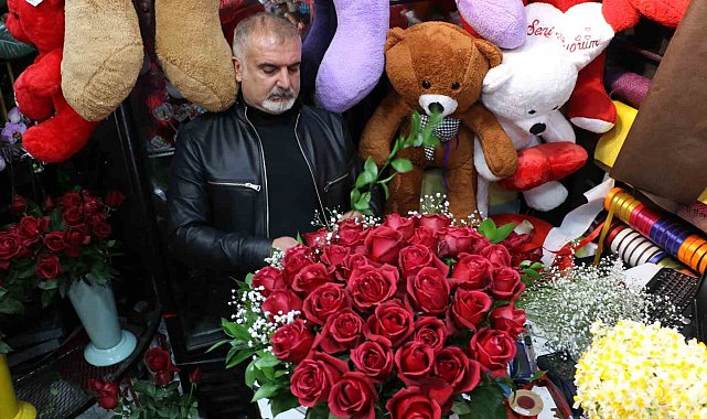 Sevgililer Günü'nde 100 TL'lerden başlayıp, 7 bin TL'ye kadar çıkan çiçek hediyesi