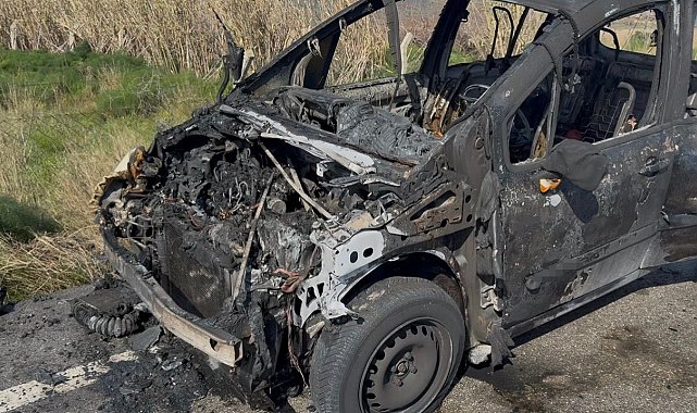 Seyir halindeki otomobil alev alev yandı, sürücü son anda kurtuldu