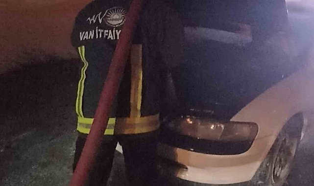 Seyir halindeki otomobilde yangın