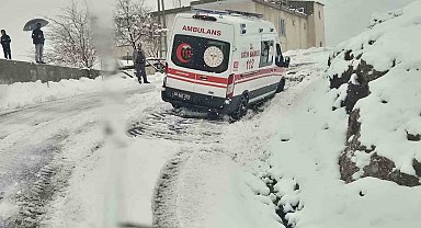 Siirt kar yağışı nedeniyle yolda kalan hastalar ve vatandaşlar kurtarıldı