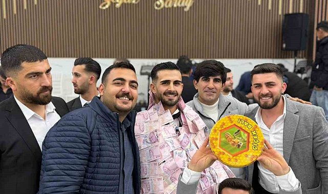 Siirt'te gelin ve damada altın yerine 1 kilo bal takıldı