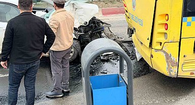 Siirt'te otomobil ile otobüs çarpıştı: 2 yaralı