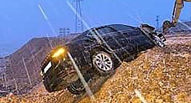 Siirt'te otomobil yol kenarına savruldu, sürücü yaralandı