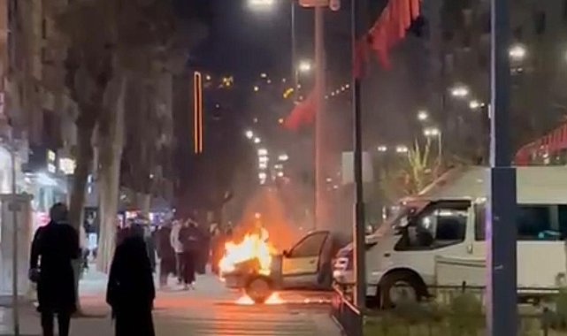 Siirt'te seyir halindeki otomobil alev alev yandı
