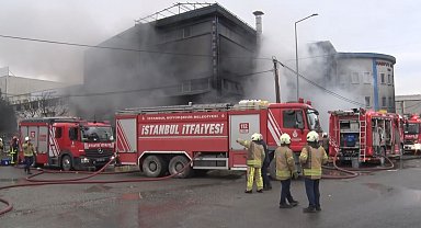 Silivri kablo ve inşaat malzemeleri üreten fabrikada çıkan yangın kontrol altına alındı