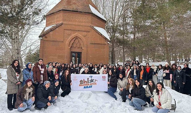 Silopi Atatürk Lisesi Yeşilay gönüllüleri Ahlat'taki gençlik kampında buluştu
