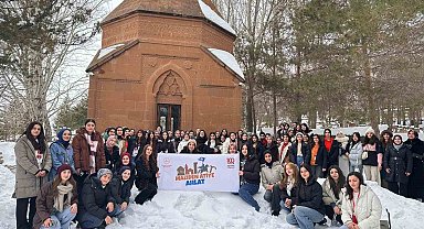 Silopi Atatürk Lisesi Yeşilay gönüllüleri Ahlat'taki gençlik kampında buluştu