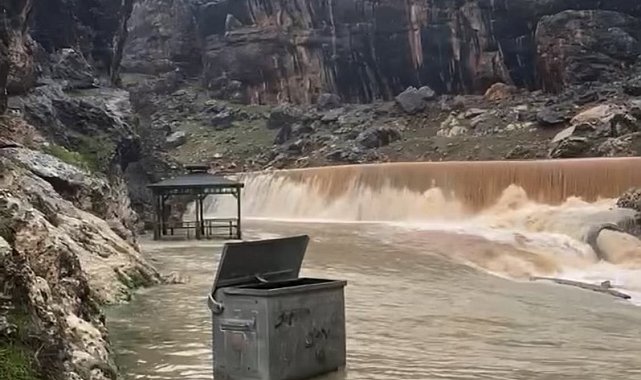 Sinek Çayı'nın su seviyesi yağışlarla yükseldi