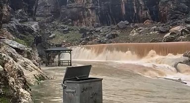 Sinek Çayı'nın su seviyesi yağışlarla yükseldi