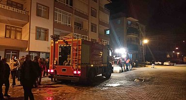 Sinop'ta 4 katlı binanın odunluğunda yangın