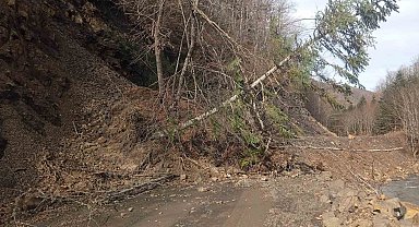 Sinop'ta heyelan nedeniyle ulaşım durdu