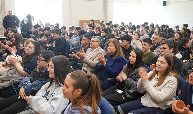 Sinop'ta öğrencilerden nefes kesen münazara