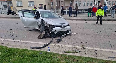 Sinop'ta otomobiller çarpıştı: 3 yaralı
