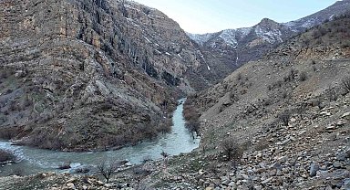 Şırnak'ta kar eridi, dereler taştı