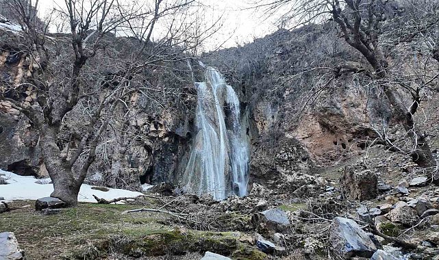 Şırnak'ta kar eridi, şelaleler coştu