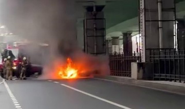 Şişli'de seyir halindeki otomobil alev alev yandı