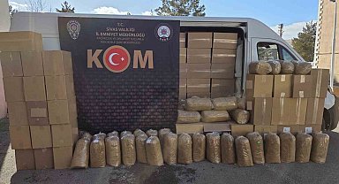 Sivas'ta 840 bin makaron ve yüzlerce kilo kaçak tütün ele geçirildi