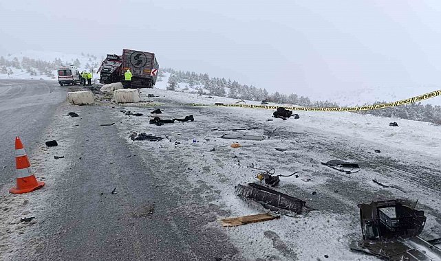 Sivas'ta feci kaza: 1 ölü, 2 yaralı