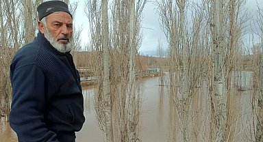 Sivas'ta karların erimesi ile dereler taştı, tarım arazileri göle döndü