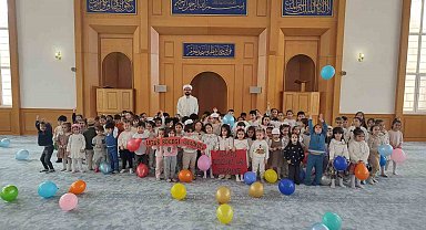 Sivas'ta minik yürekler Ramazan'ın manevi iklimini camide yaşadı