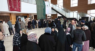 Sivas'ta Mukaddes Emanetler Sergisi'nde uzun kuyruklar oluştu