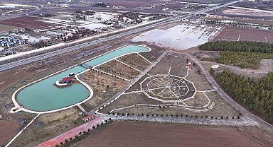 Sivas'ta yağmur suları ikiz gölet oluşturdu