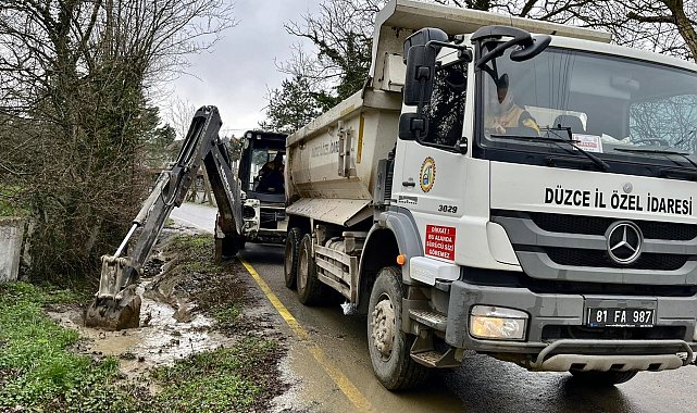 Soğukpınar Köyü'nde kanal temizliği çalışmaları sürüyor