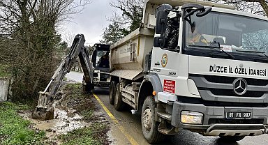Soğukpınar Köyü'nde kanal temizliği çalışmaları sürüyor