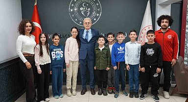 Sporcu öğrenciler il müdürü ile bir araya geldi