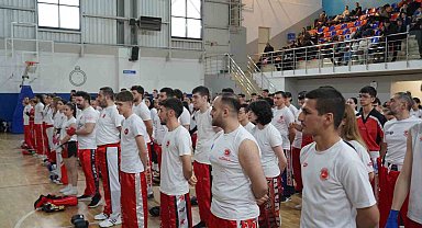 Sporcular siyah kuşak için ter döktü