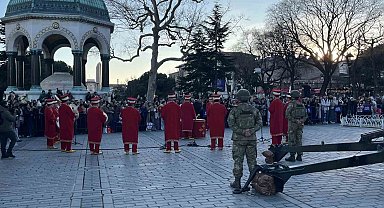 Sultanahmet'te Ramazan ayının ilk iftarında geleneksel top atışı yapıldı