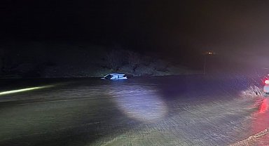 Suya gömülen araçta 1 kişi yaralandı