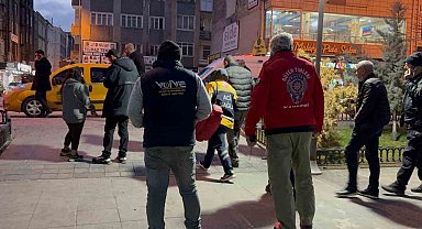 Taksi durağında bıçaklı kavga: 1 yaralı