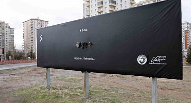 Talas billboardlarında 6 Şubat vefası: "Hüzünle... Rahmetle..."
