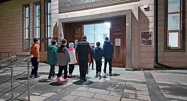 Talas'ta camiler çocukların neşesiyle şenleniyor