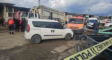 Tamir ettikleri kamyonun kasası üzerlerine düştü: 2 ölü, 1 yaralı