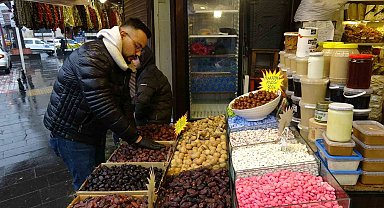 Tarihi Almacı Pazarı'nda Ramazan hazırlığı başladı