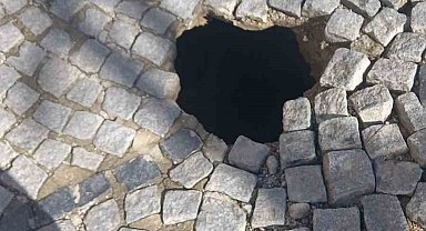 Tarihi altyapı çöktü, yol trafiğe kapatıldı