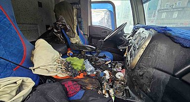 Taşıdığı sularla yangının büyümesini engelledi