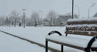 Tatvan'da kar yağışı